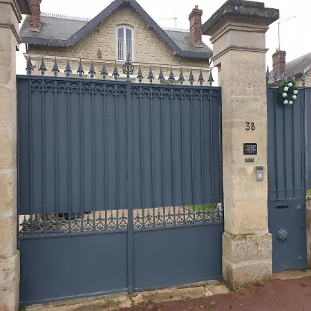 Le Senlisien * סנליס